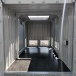 Vista interna di un container trasformato con aperture e modifiche strutturali per uso industriale.