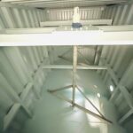 Interno container con rinforzi strutturali - Contenitore modificato con supporti interni per resistere a carichi e vibrazioni.