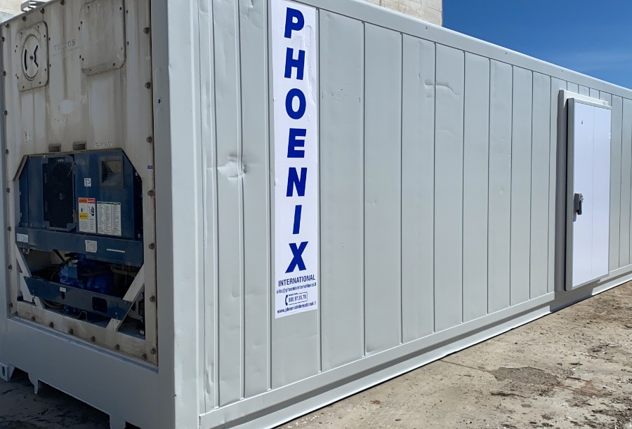 Container refrigerato coibentato - Struttura isolata con unità di refrigerazione, ideale per il trasporto e lo stoccaggio a temperatura controllata.