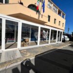 Showbox vetrato della Guardia Costiera installato davanti alla Capitaneria di Porto di Sanremo