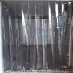 Tenda frangifreddo per container reefer, progettata per ridurre la dispersione termica e mantenere costante la temperatura interna durante le operazioni di apertura.