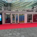 Container Showbox modulare con terrazza e grafiche evento Christmas Village Milano