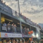VIP Lounge modulare su più livelli con terrazze affollate e aree hospitality al Nameless Festival 2026.